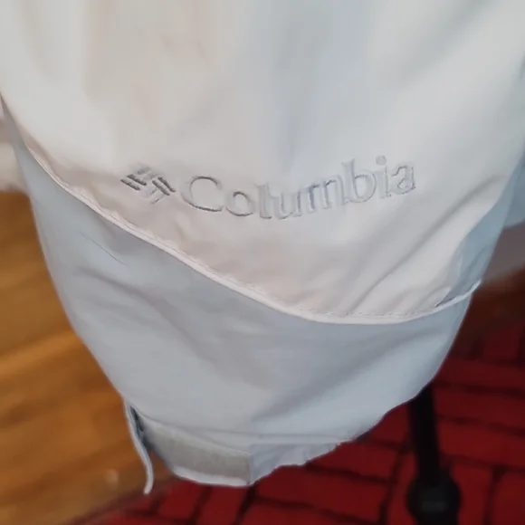 Columbia Women's White and Light Blue Ski Jacket - Picture 8 of 16